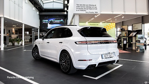 Porsche Cayenne 5 of 22