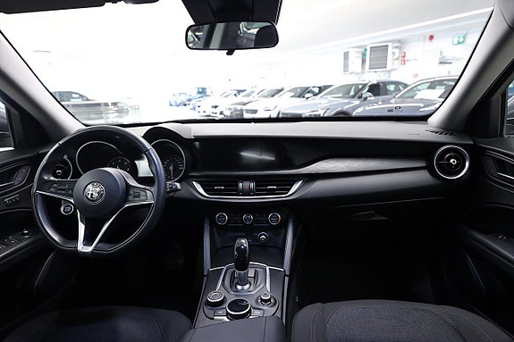 Alfa Romeo Stelvio 12 of 18