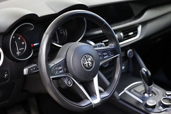 Alfa Romeo Stelvio 15 of 18