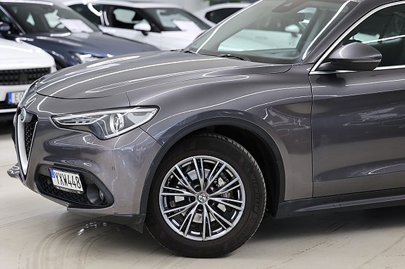Alfa Romeo Stelvio 4 of 18