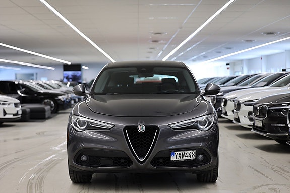 Alfa Romeo Stelvio 5 of 18