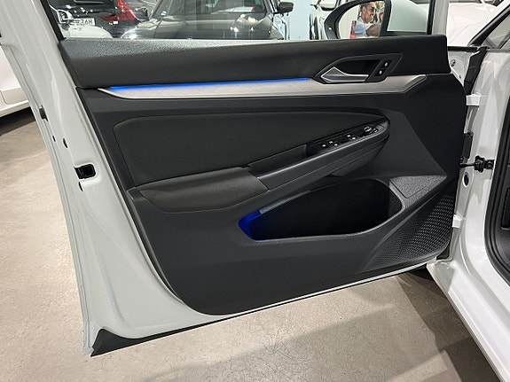 Volkswagen Golf VIII 8 of 25