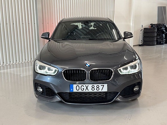 BMW 118i 3 of 5