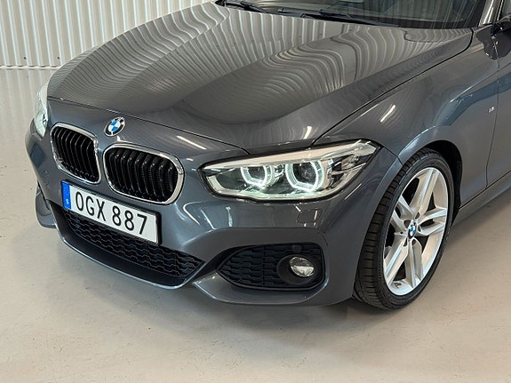 BMW 118i 2 of 5