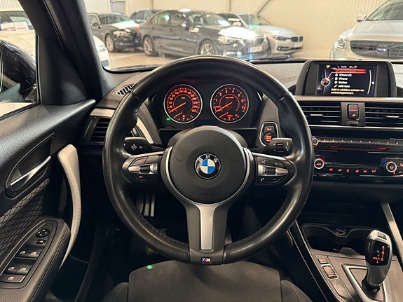 BMW 118i 16 of 24