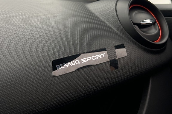 Renault Clio 27 of 29