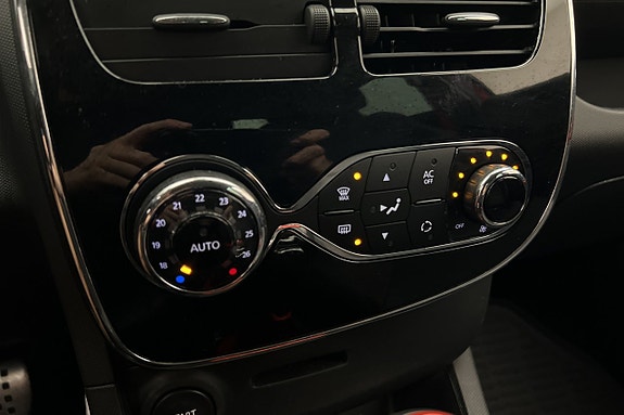 Renault Clio 18 of 29