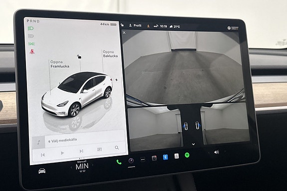 Tesla Model Y 17 of 27