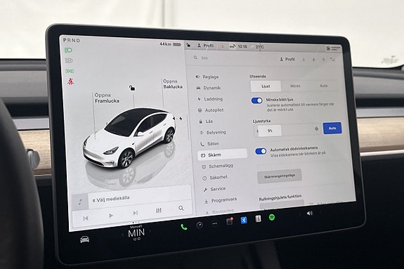 Tesla Model Y 25 of 27