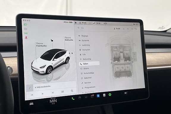 Tesla Model Y 24 of 27