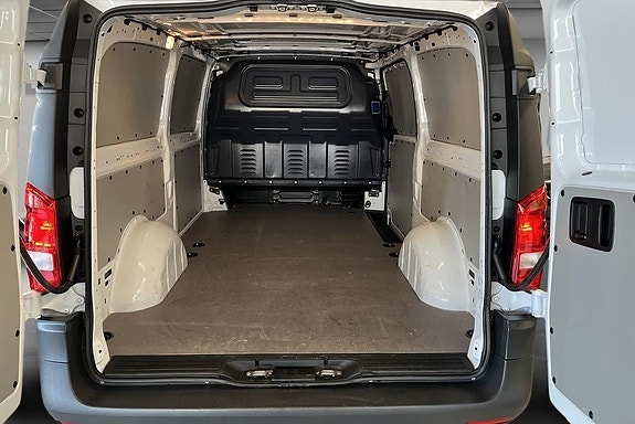 Mercedes-Benz eVito 112 14 of 16