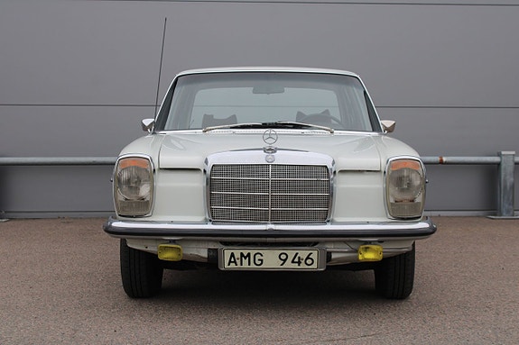 Mercedes-Benz 200 4 of 5