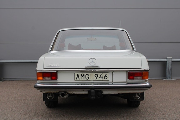 Mercedes-Benz 200 5 of 5