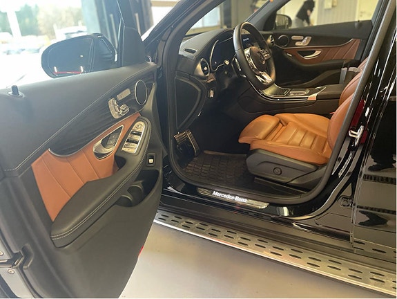 Mercedes-Benz GLC300 de 2 of 5