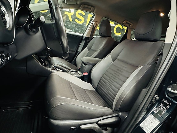 Toyota Auris 10 of 25