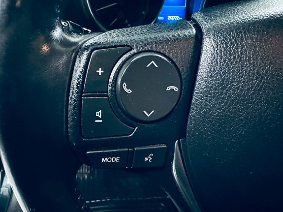 Toyota Auris 12 of 25