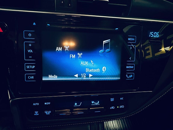 Toyota Auris 15 of 25