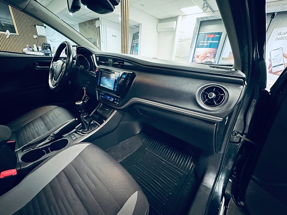 Toyota Auris 20 of 25