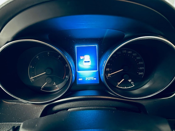 Toyota Auris 11 of 25