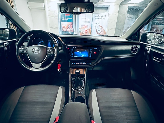 Toyota Auris 18 of 25