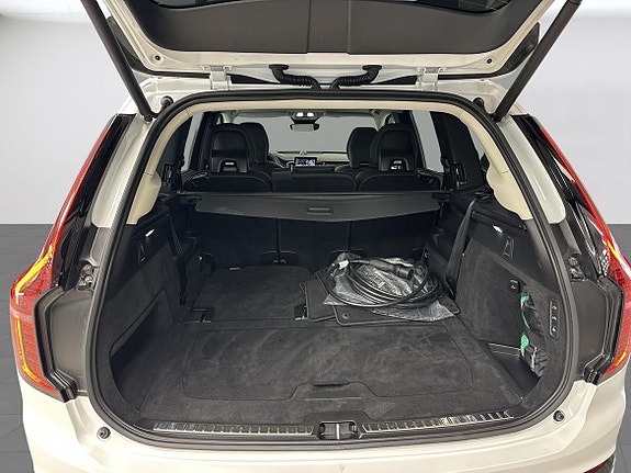 Volvo XC90 18 of 21