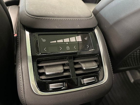 Volvo XC90 10 of 21