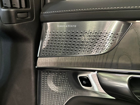 Volvo XC90 11 of 21