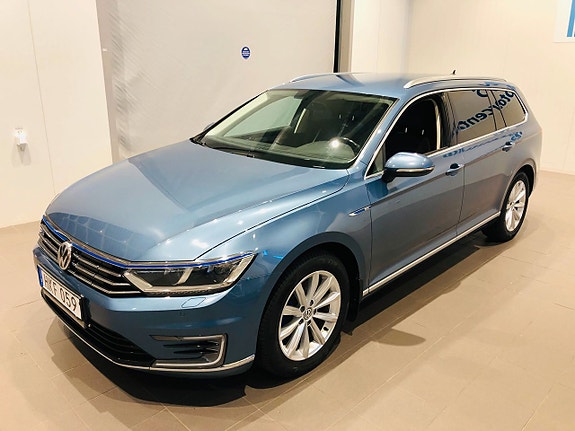 Volkswagen Passat 2 of 5