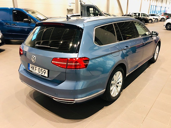 Volkswagen Passat 3 of 5