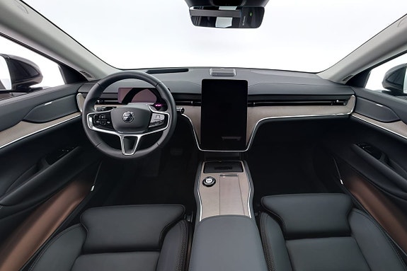 Volvo EX90 7 of 21