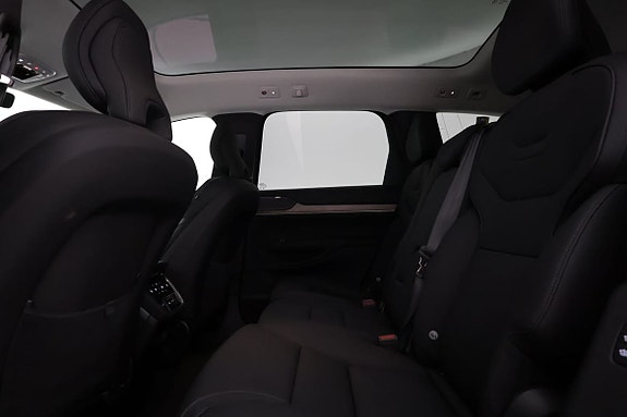 Volvo EX90 11 of 21