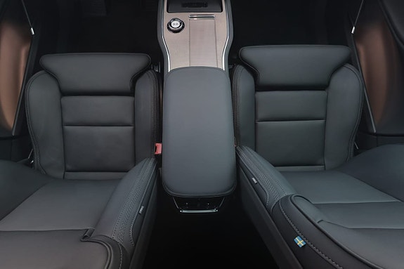 Volvo EX90 10 of 21