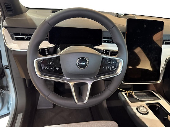 Volvo EX90 10 of 15