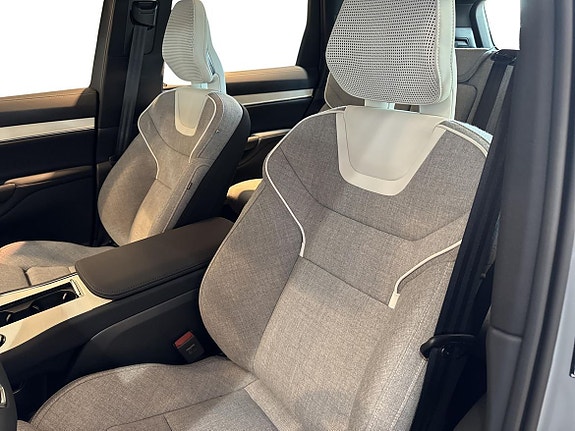 Volvo EX90 9 of 15