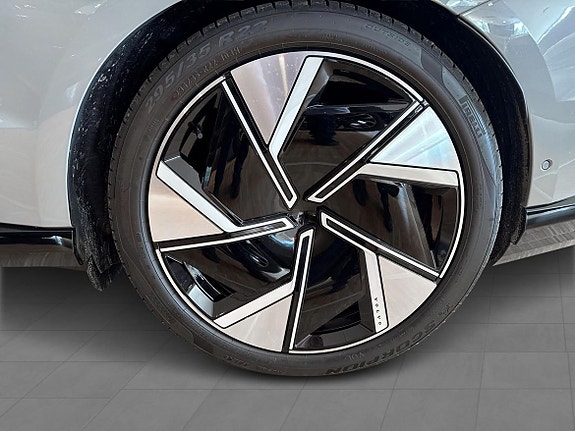 Volvo EX90 12 of 15