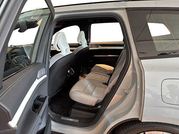 Volvo EX90 8 of 15