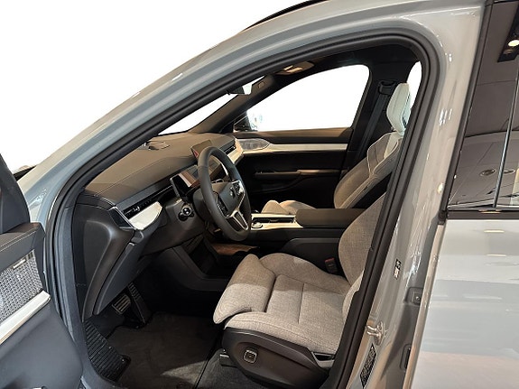 Volvo EX90 7 of 15