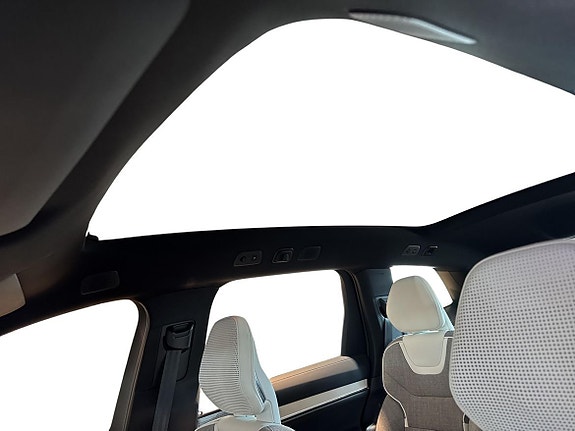 Volvo EX90 14 of 15