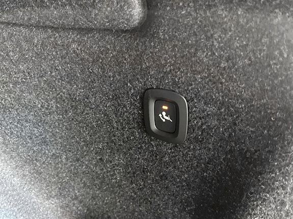 Volvo EX40 10 of 11