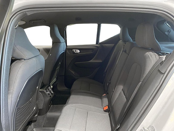 Volvo EX40 7 of 11