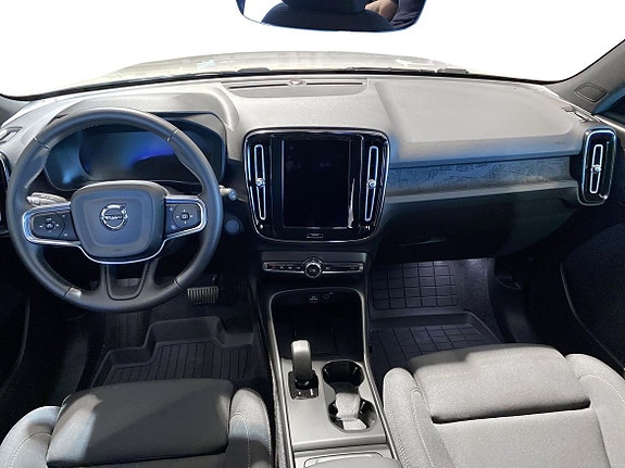 Volvo EX40 6 of 11