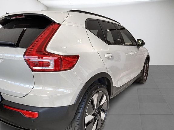 Volvo EX40 4 of 11