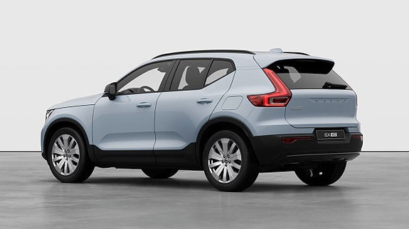Volvo EX40 3 of 5