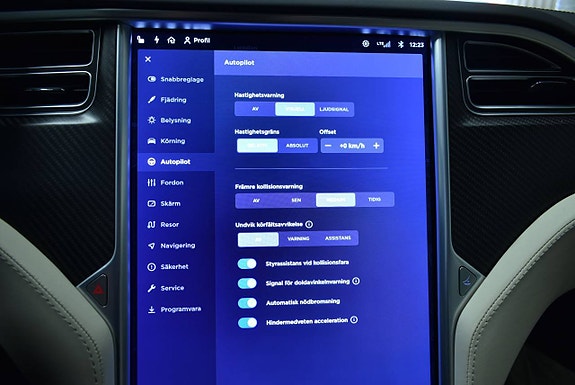 Tesla Model S 19 of 22