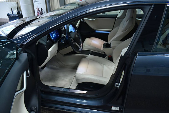 Tesla Model S 11 of 22