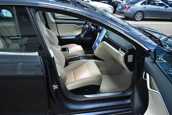 Tesla Model S 12 of 22
