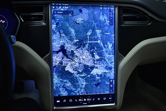 Tesla Model S 18 of 22