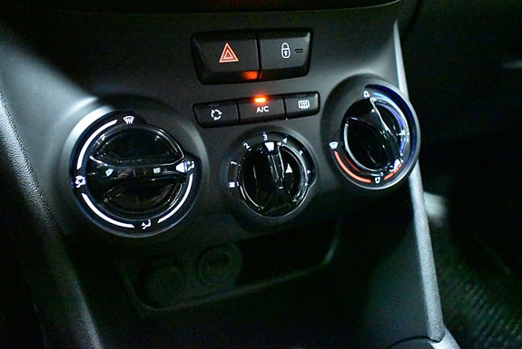 Peugeot 208 19 of 23