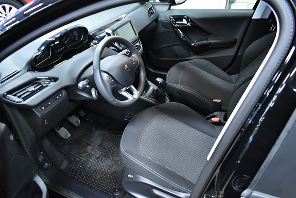 Peugeot 208 10 of 23