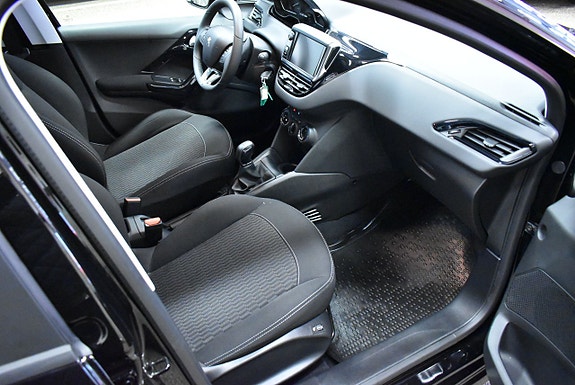 Peugeot 208 11 of 23